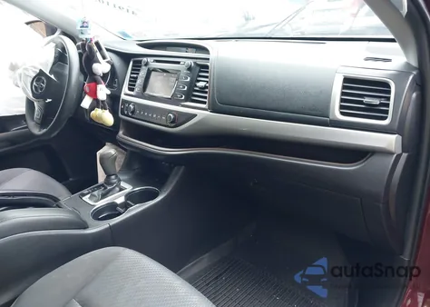 2019 Toyota Highlander Le z USA, uszkodzony, nr VIN 5TDBZRFH3KS960526